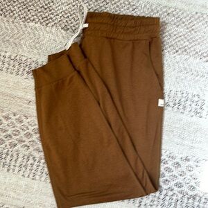 Vuori performance joggers